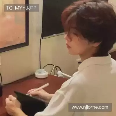劳麟非